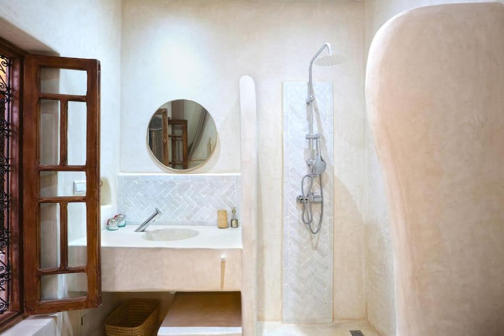 Riad El Khir En Centre Ville Rooftop Et Bassin Marrakesh Exterior foto